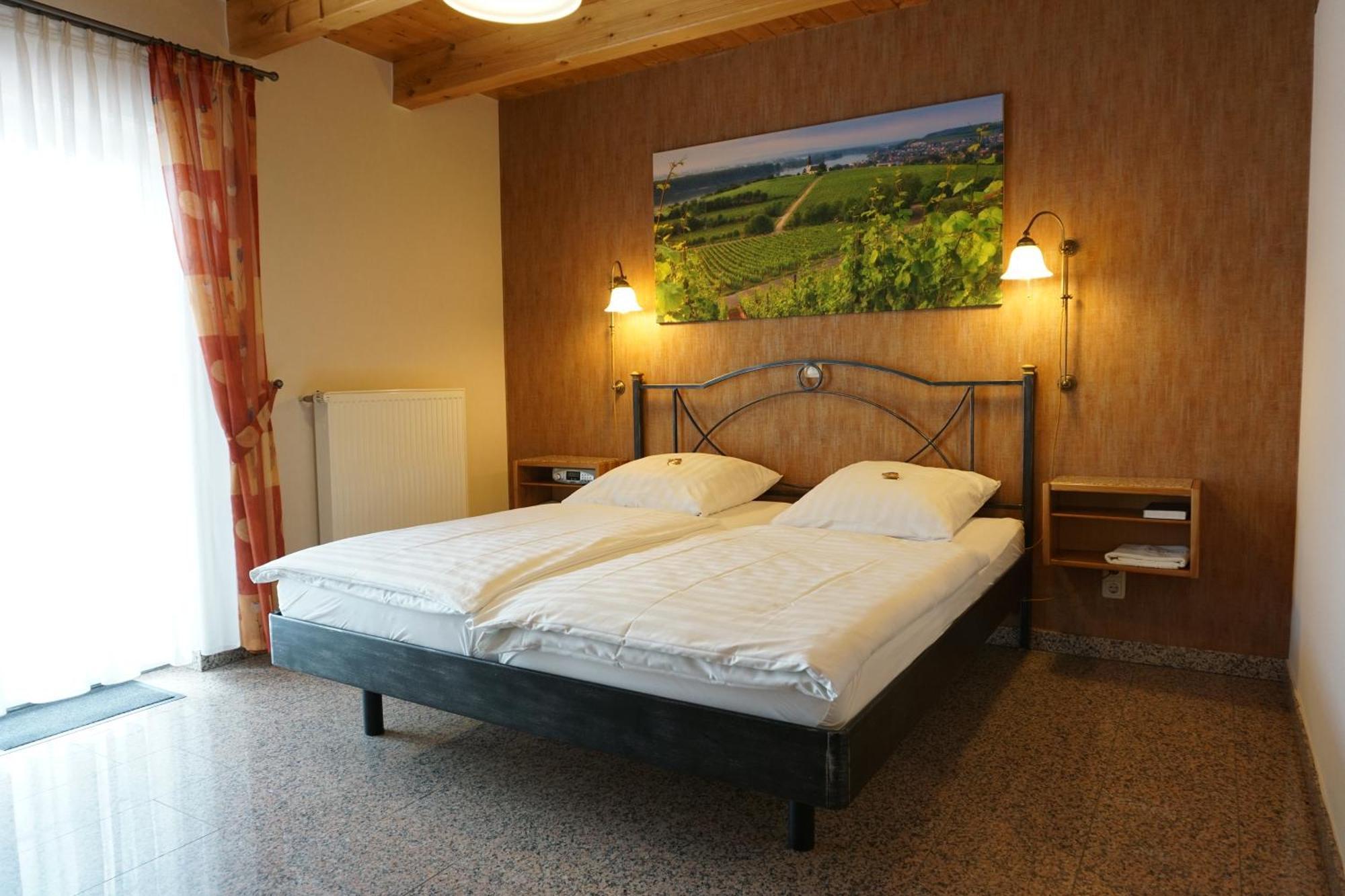 Weingut & Gaestehaus Julianenhof Nierstein Bagian luar foto