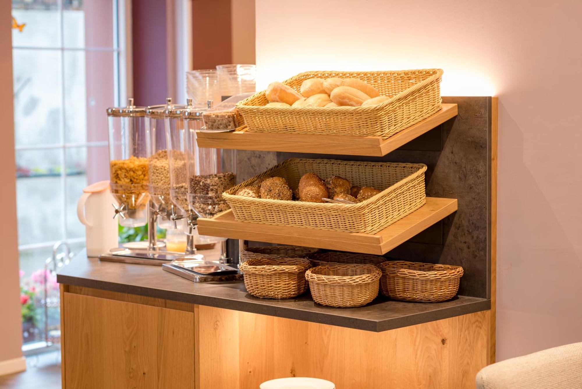 Weingut & Gaestehaus Julianenhof Nierstein Bagian luar foto